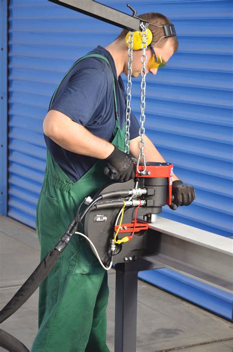 portable hydraulic hole punch